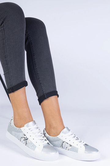 Naiste hõbedased tossud...