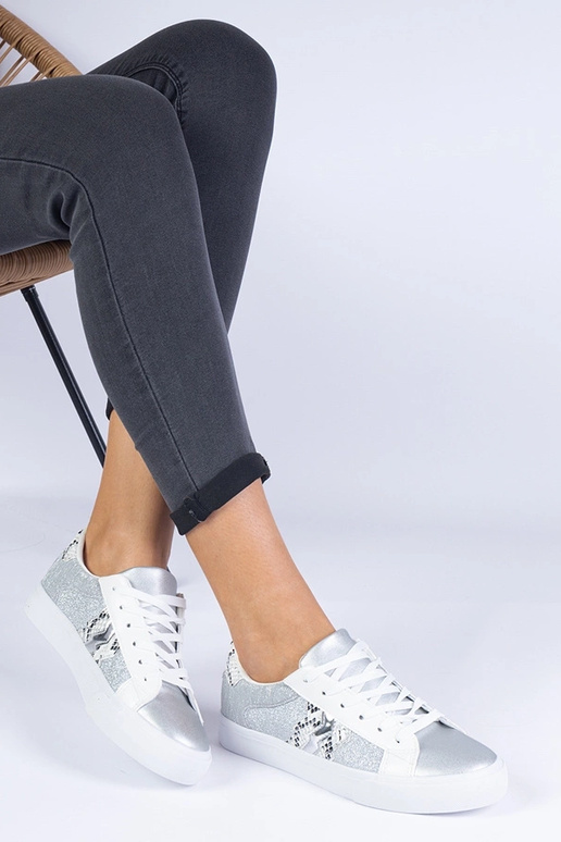 Naiste hõbedased tossud...