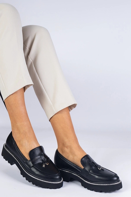 Mustad naiste pässid paksu nahast...