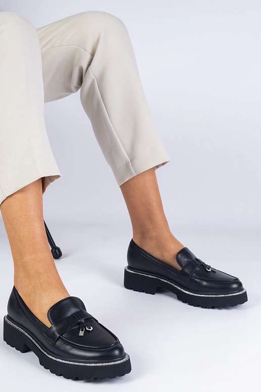 Mustad naiste pässid paksu nahast...