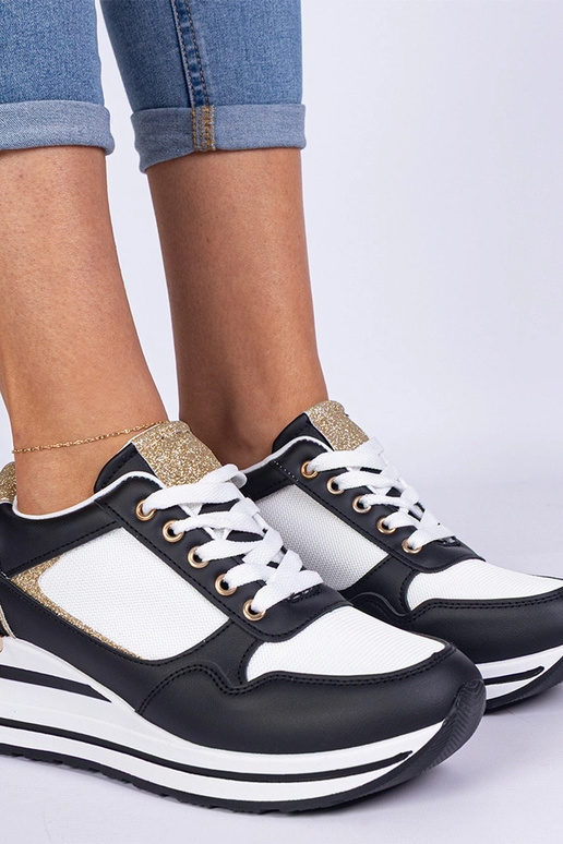 Mustad tennised sädeluse ja metallist... Mustad tennised sädeluse ja metallist...