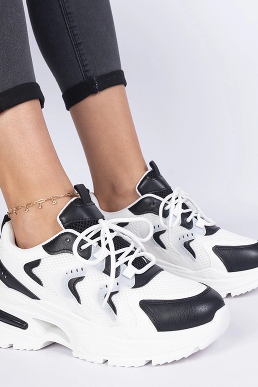 Valge-mustad naiste sporditennised...