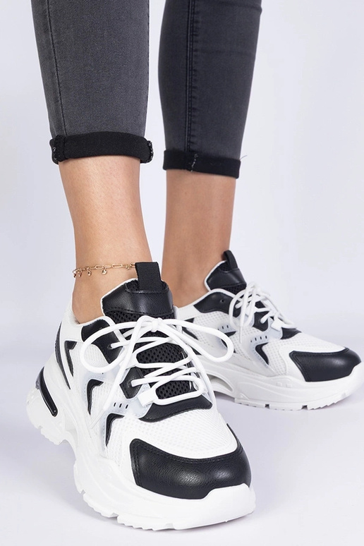 Valge-mustad naiste sporditennised...