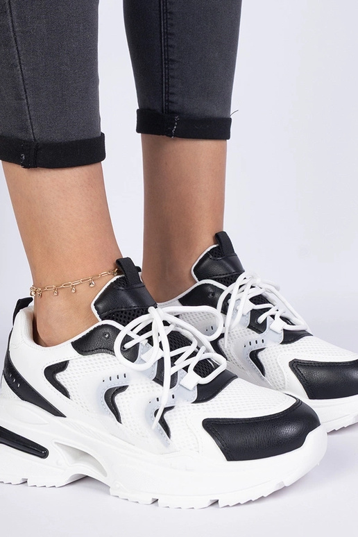 Valge-mustad naiste sporditennised...