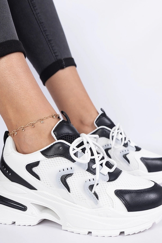 Valge-mustad naiste sporditennised...