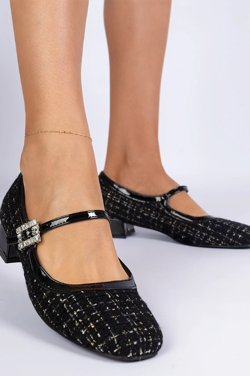 Mustad kontsakingad kangast...