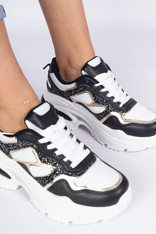 Mustad naiste spordijalatsid...