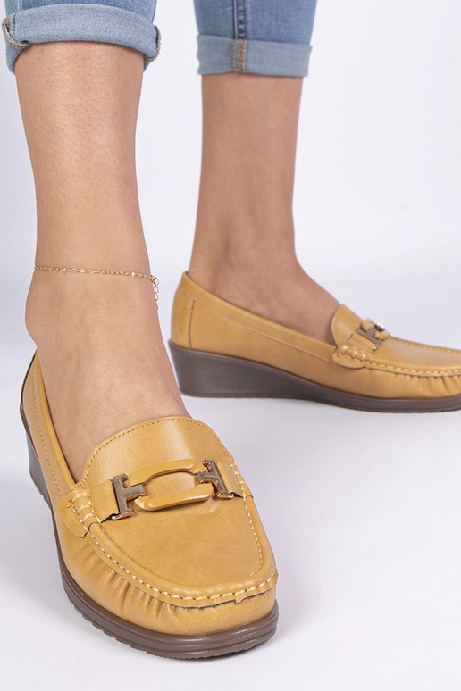 Kollane naiste mokasiin platvormil...