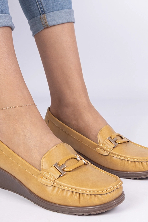 Kollane naiste mokasiin platvormil...