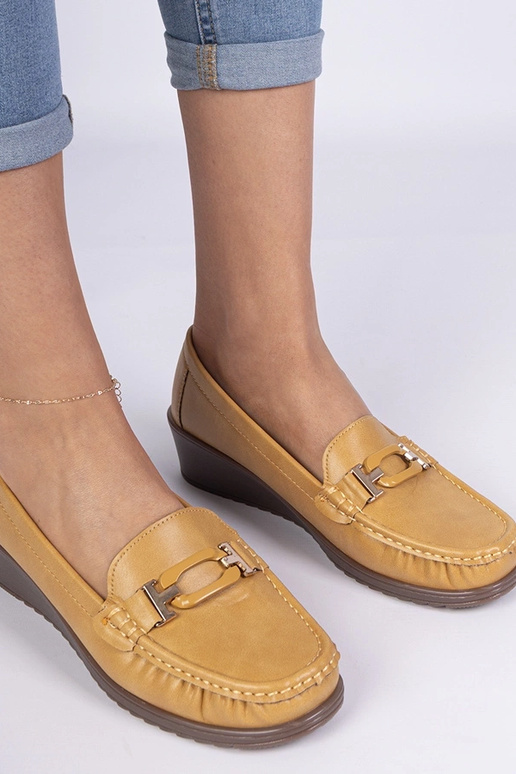 Kollane naiste mokasiin platvormil...