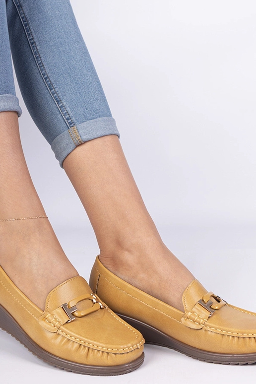 Kollane naiste mokasiin platvormil...