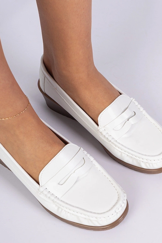 Valged naiste mokassiinid platvormil...
