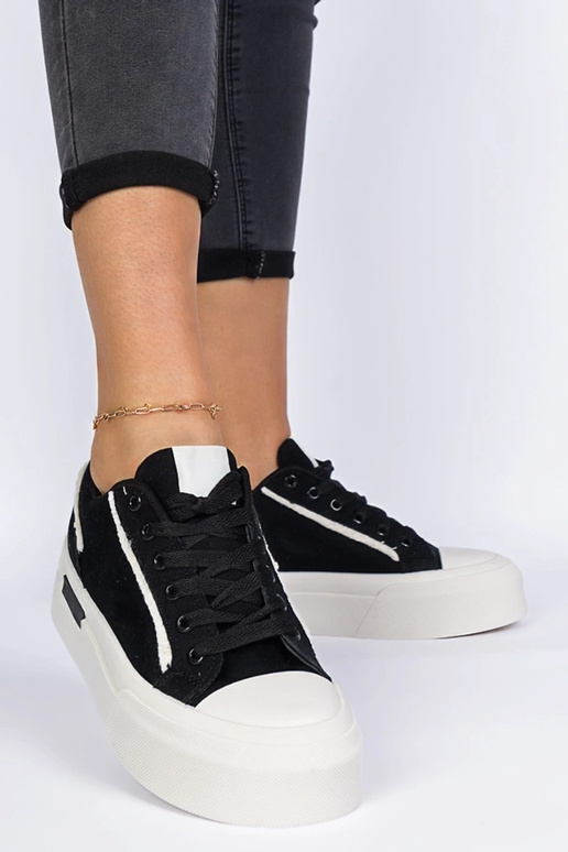 Mustad naiste platvormtrampki Verinos