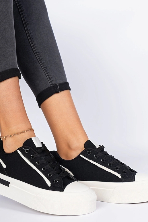 Mustad naiste platvormtrampki Verinos