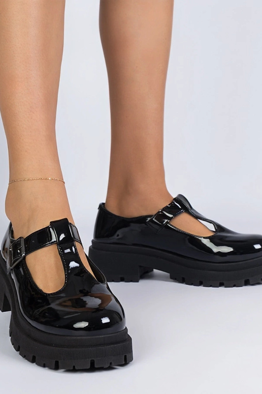 Mustad lakitud platvormkingad Kalaro