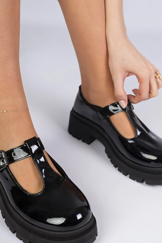 Mustad lakitud platvormkingad Kalaro