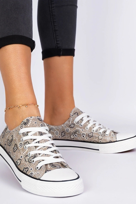 Pruunid naiste kangast kingad...