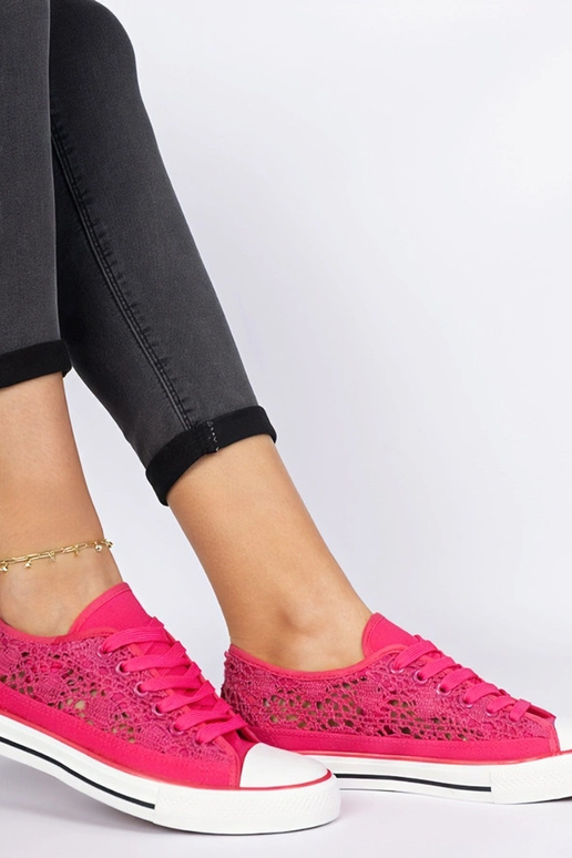 Roosad naiste auku lõigatud trampki Saha