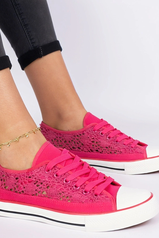 Roosad naiste auku lõigatud trampki Saha