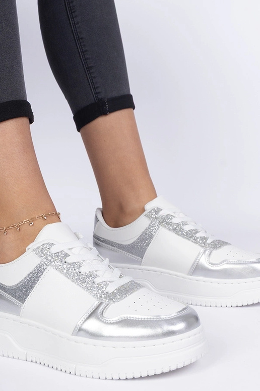 Hõbedased naiste snekerid paksul... Hõbedased naiste snekerid paksul...