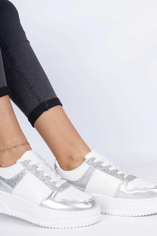 Hõbedased naiste snekerid paksul... Hõbedased naiste snekerid paksul...