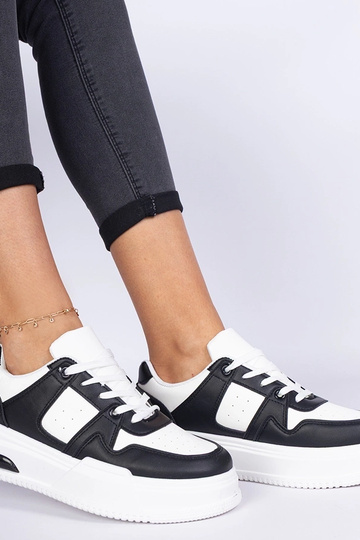 Rossio must-valged naiste...