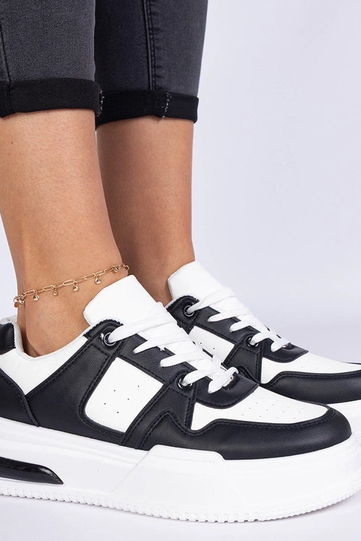 Rossio must-valged naiste tossud... Rossio must-valged naiste tossud...