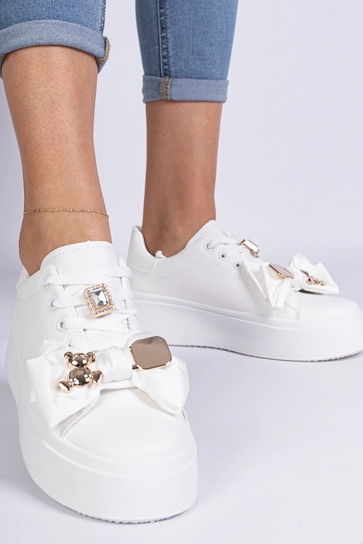 Milonel karu kaunistusega valged...