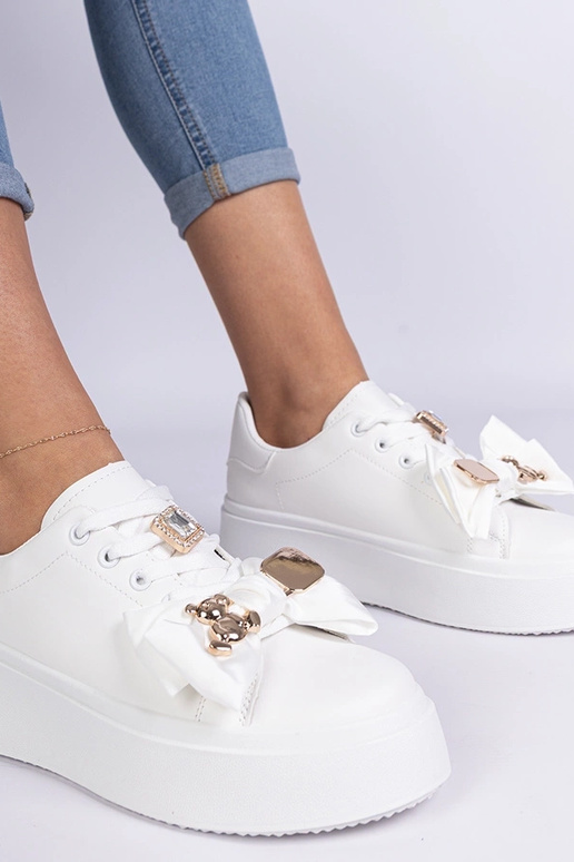 Milonel karu kaunistusega valged...