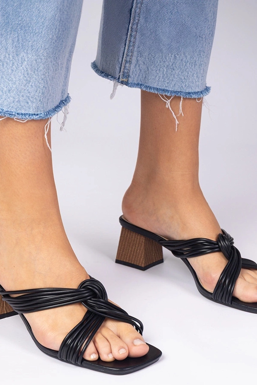 Mustad elegantsed klapid platvormil...