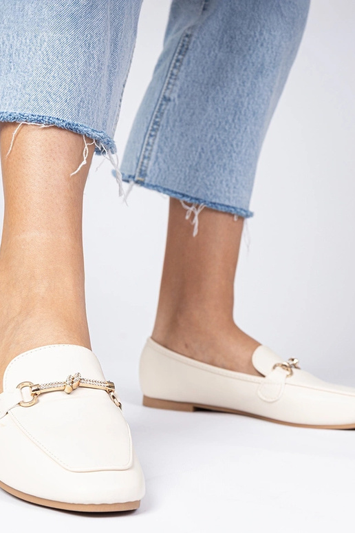 Bežhad mokassiinid kaunistusega...