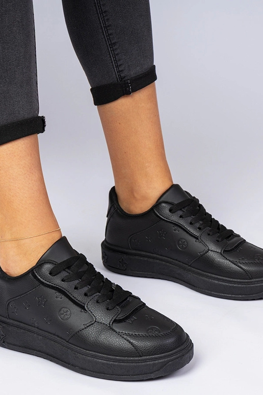 Mustad spordijalatsid kunstnahast...