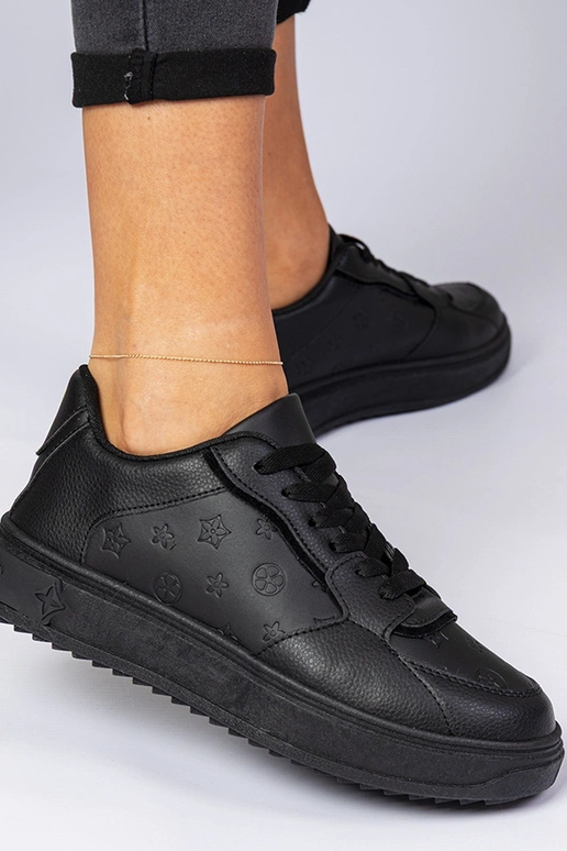 Mustad spordijalatsid kunstnahast...