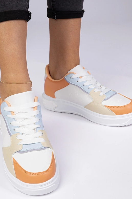 Valged-oranžid spordijalatsid...