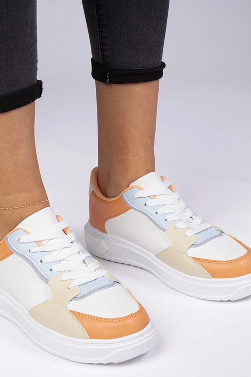 Valged-oranžid spordijalatsid...