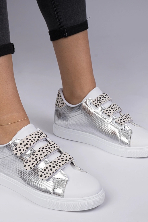 Hõbedased sneakersid looma motiiviga... Hõbedased sneakersid looma motiiviga...