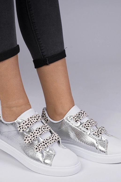 Hõbedased sneakersid looma motiiviga... Hõbedased sneakersid looma motiiviga...