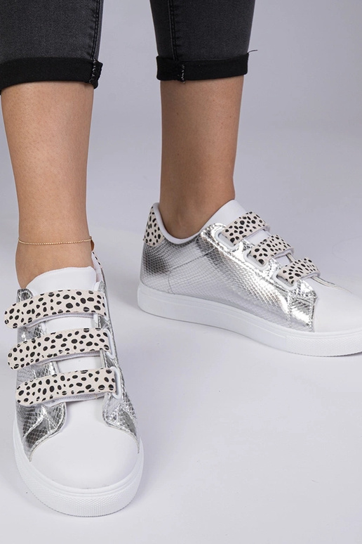 Hõbedased sneakersid looma motiiviga... Hõbedased sneakersid looma motiiviga...