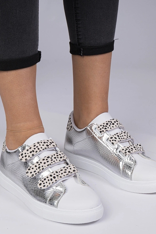 Hõbedased sneakersid looma motiiviga... Hõbedased sneakersid looma motiiviga...