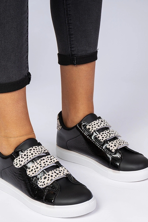 Mustad sneakersid looma motiiviga... Mustad sneakersid looma motiiviga...