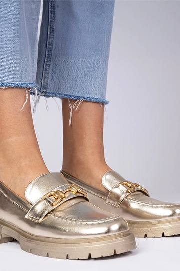 Kuldne elegantne mokasiin...