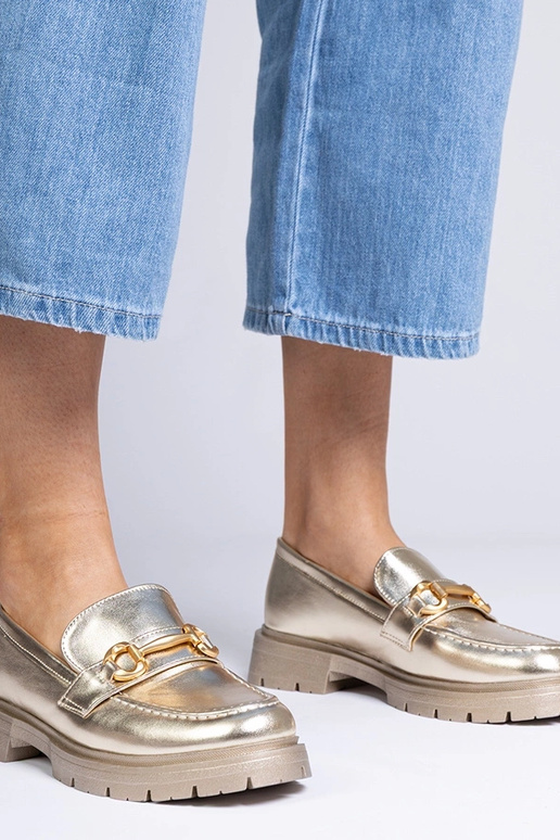 Kuldne elegantne mokasiin...