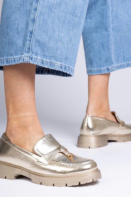 Kuldne elegantne mokasiin kunstnahast...