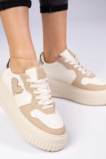 Pruunid naiste sneakersid sädelevate südamega Laira 2