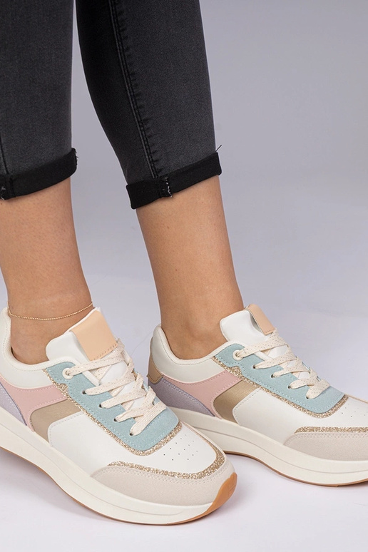 Mitmevärvilised naiste sneakersid... Mitmevärvilised naiste sneakersid...