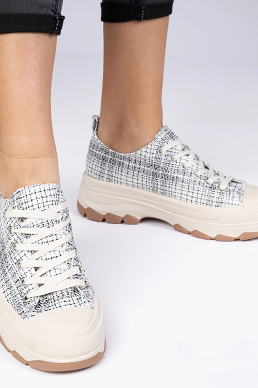 Valged-mustad tossud paksul tallal...