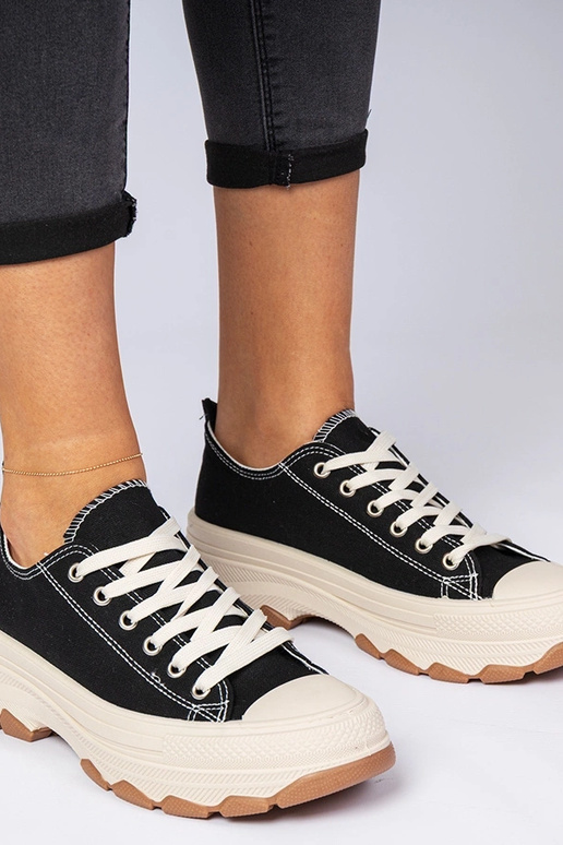 Mustad tossud paksul taldadel Salsana