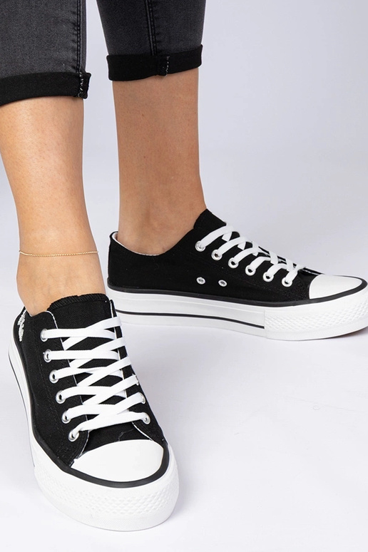 Mustad klassikalised naiste tossud...