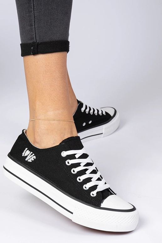 Mustad klassikalised naiste tossud...