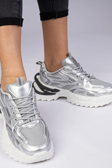 Hõbedased spordisneakersid...